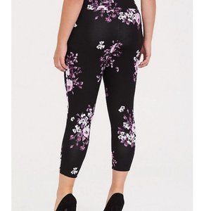 Torrid BLACK FLORAL PONTE STRETCH PULL-O